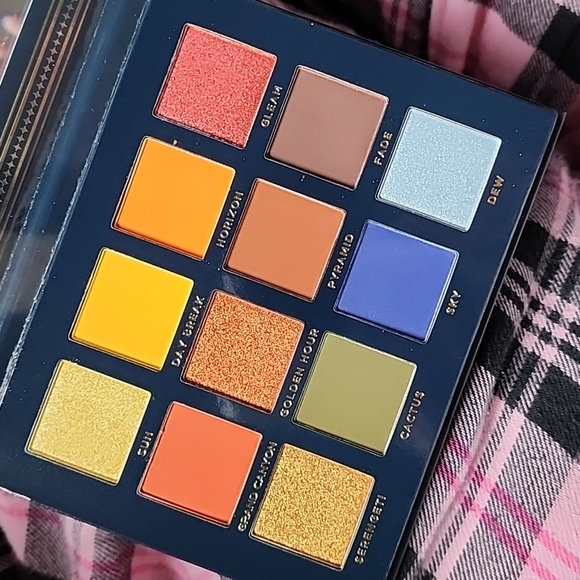 ACE Beautē Vintage Dawn Eyeshadow Palette - Picture 8 of 10